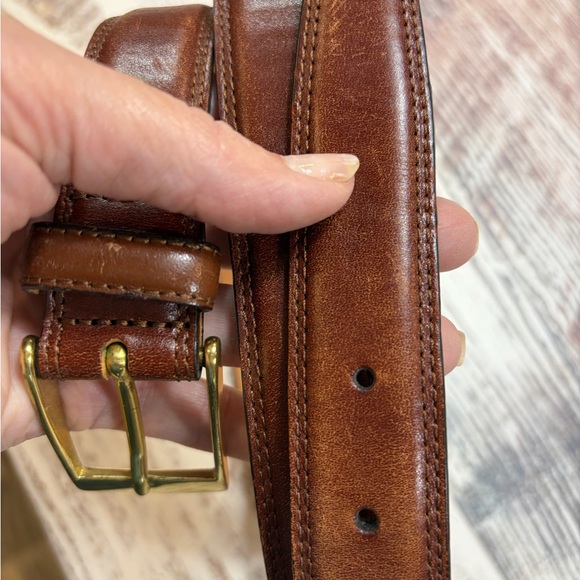 The Unbranded Brand Other - Elegant Brown Italian Leather Belt with Gold Buckle